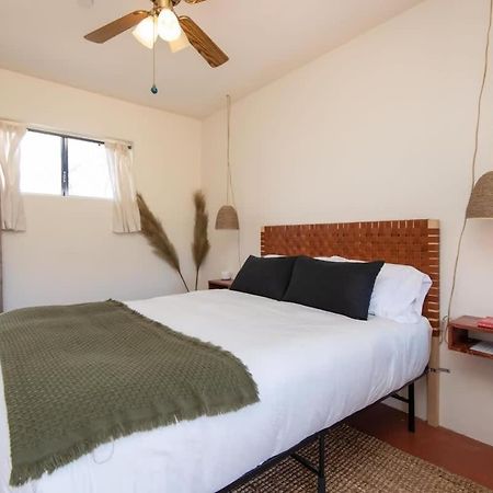 Renovated Lodge - Room 1 With Pool Access Джошуа-Трі Екстер'єр фото