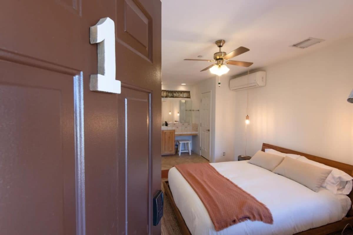 Renovated Lodge - Room 1 With Pool Access Джошуа-Трі Екстер'єр фото
