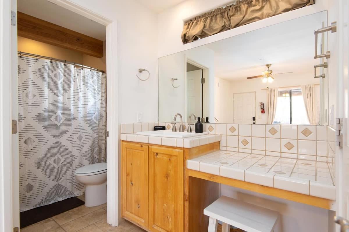 Renovated Lodge - Room 1 With Pool Access Джошуа-Трі Екстер'єр фото